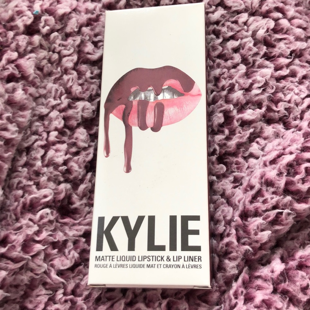 Kylie lipkit- love bite